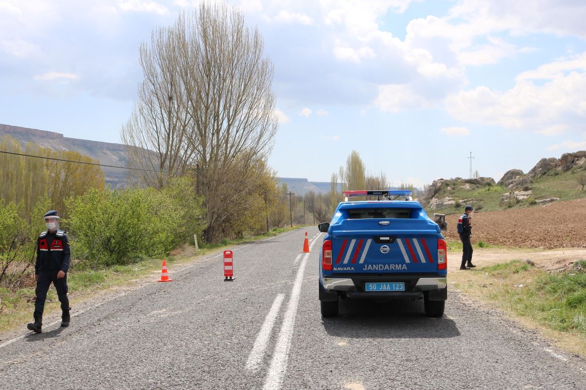 Toplu cenaze namazı kılınan köyde 45 kişinin koronavirüs testi pozitif çıktı - Resim : 1