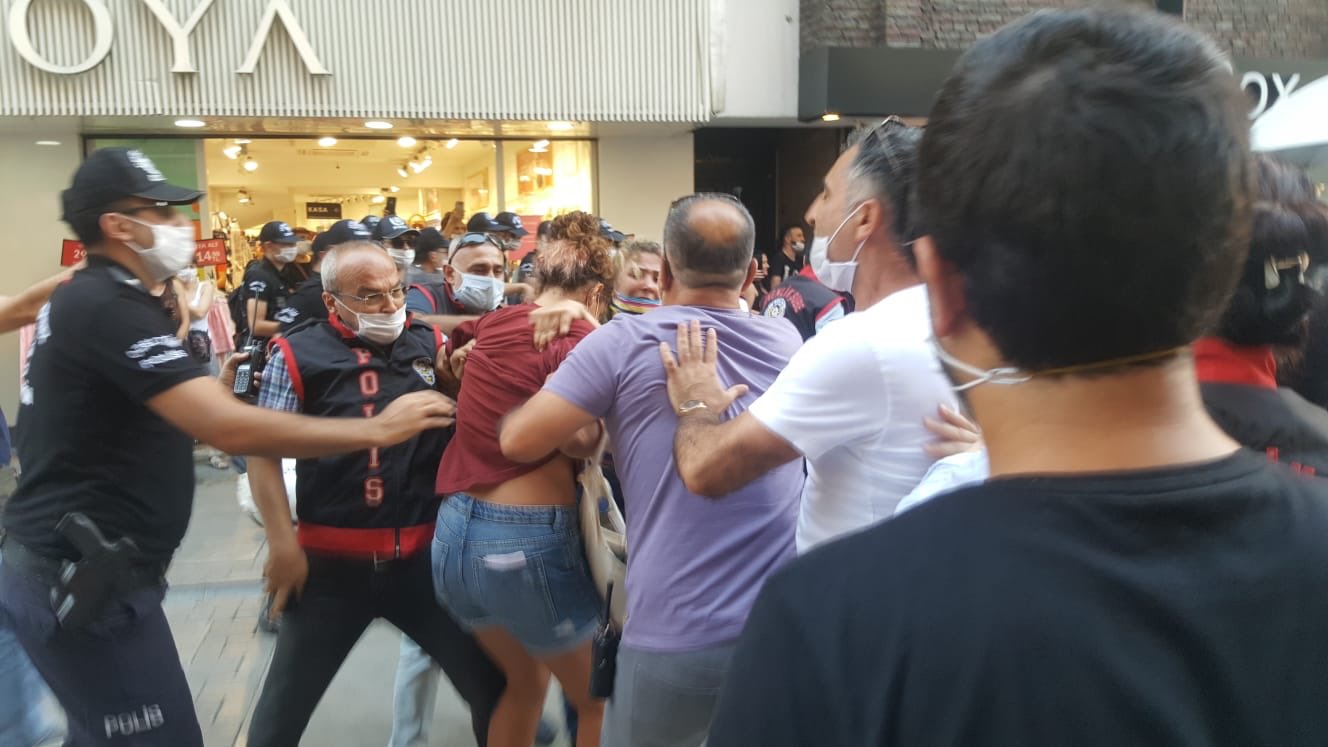 Gültekin'in öldürülmesini protesto eden kadına polis şiddeti