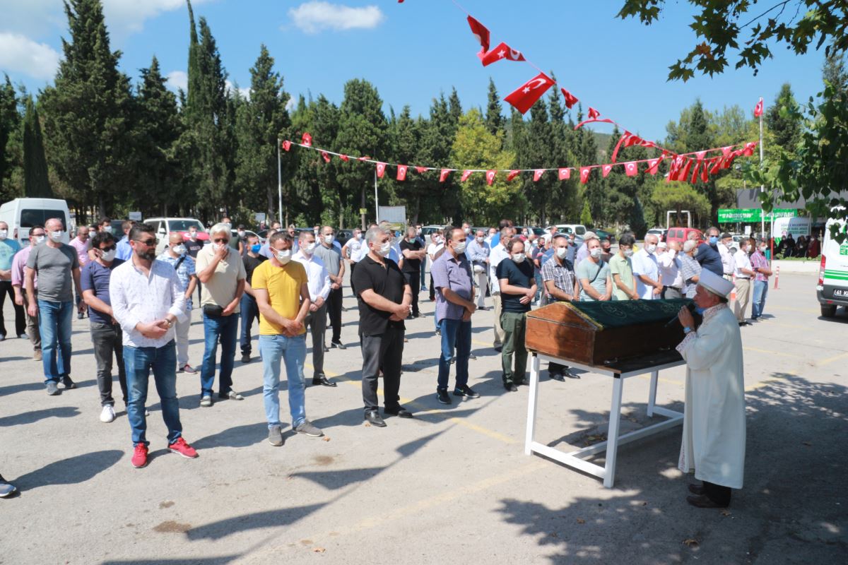 Balkondan düşen 2 yaşındaki çocuk 17 günlük yaşam savaşını kaybetti