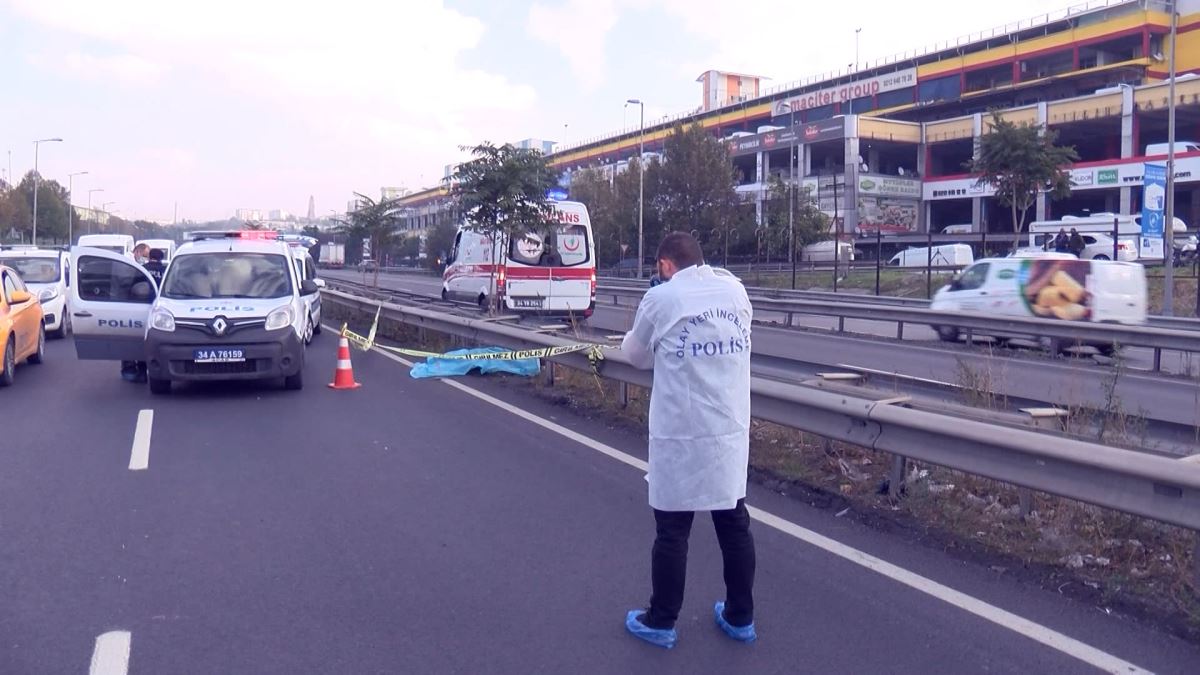 Seyir halindeki otobüs, yoldan geçmek isteyen yayaya çarptı: Yaya yaşamını yitirdi