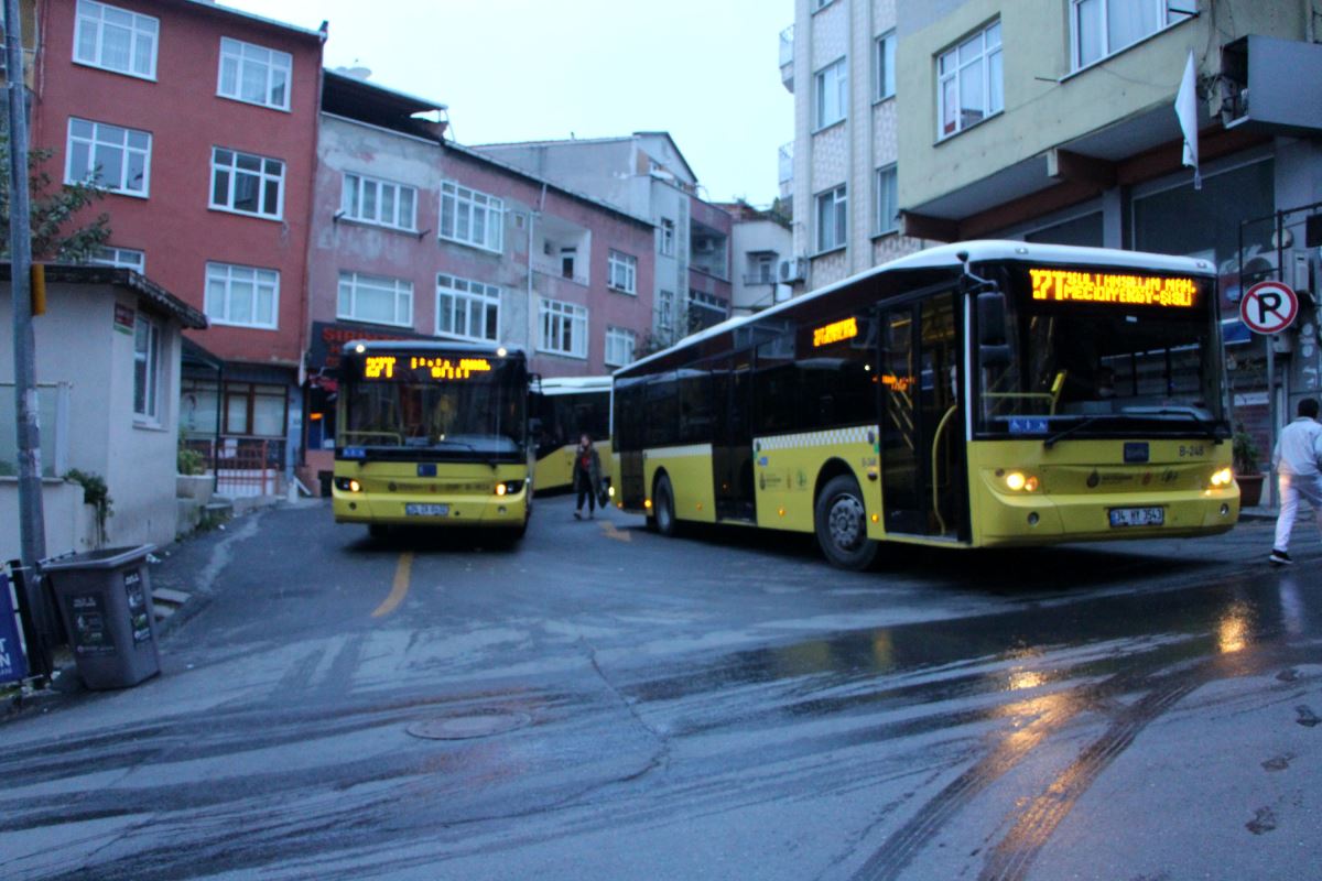 İETT otobüsünde dehşet anları: Cebindeki ruhsat hayatını kurtardı