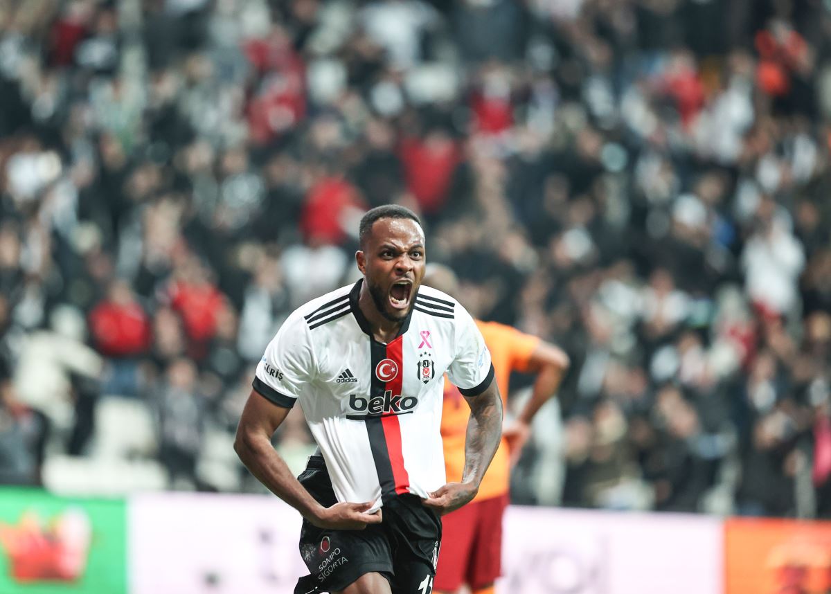 Cyle Larin'e Premier Lig'den talip var