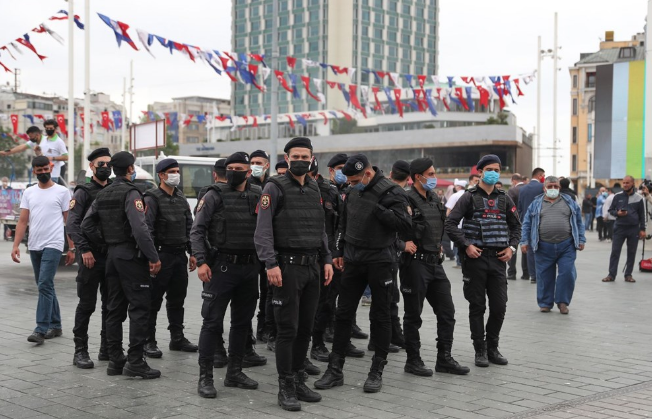 Taksim Camii açılışı! Koronavirüs unutuldu, yine bildik görüntüler