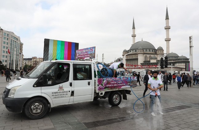 Taksim Camii açılışı! Koronavirüs unutuldu, yine bildik görüntüler