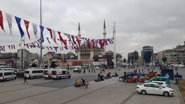 Taksim Camii açılışı! Koronavirüs unutuldu, yine bildik görüntüler