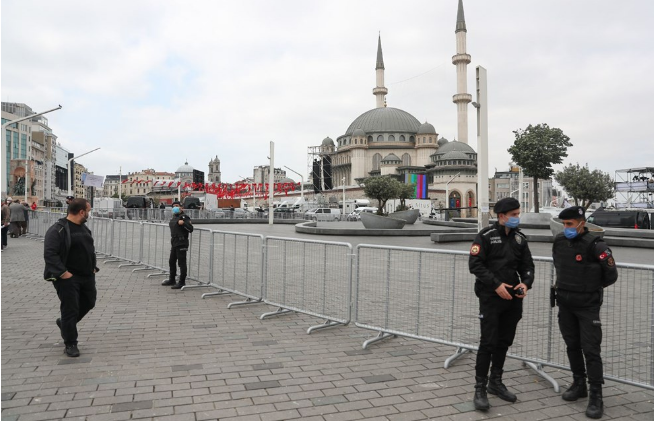 Taksim Camii açılışı! Koronavirüs unutuldu, yine bildik görüntüler