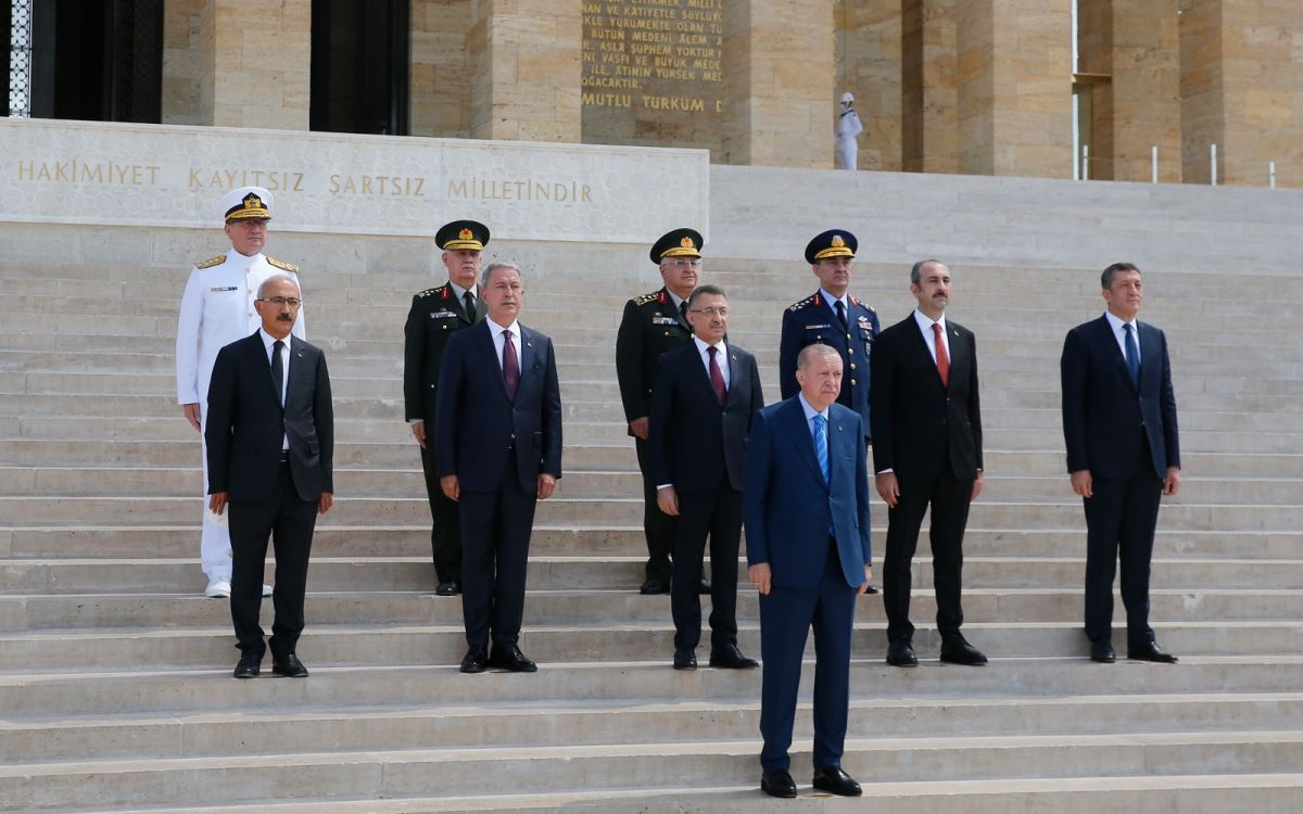 İstifa ettiği iddia edilmişti: Erdoğan'ın yanı başında poz verdi