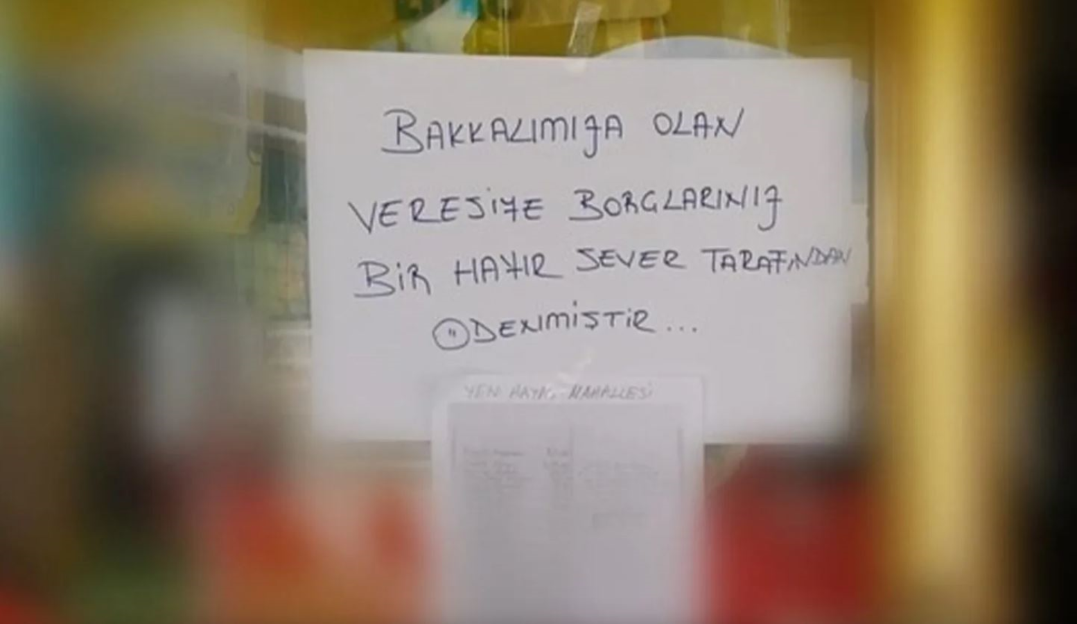 Arada ortaya çıkıyor, veresiyeleri kapıyor ve kayboluyor