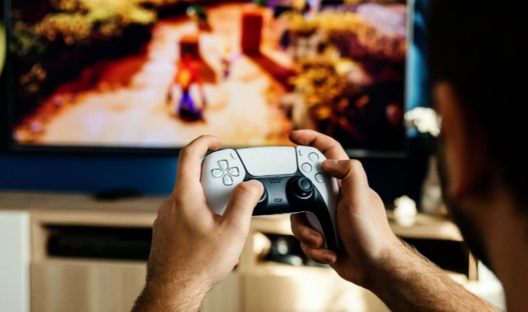 Sony'den oyuna göre ısınıp soğuyabilen PlayStation kontrolcüsü