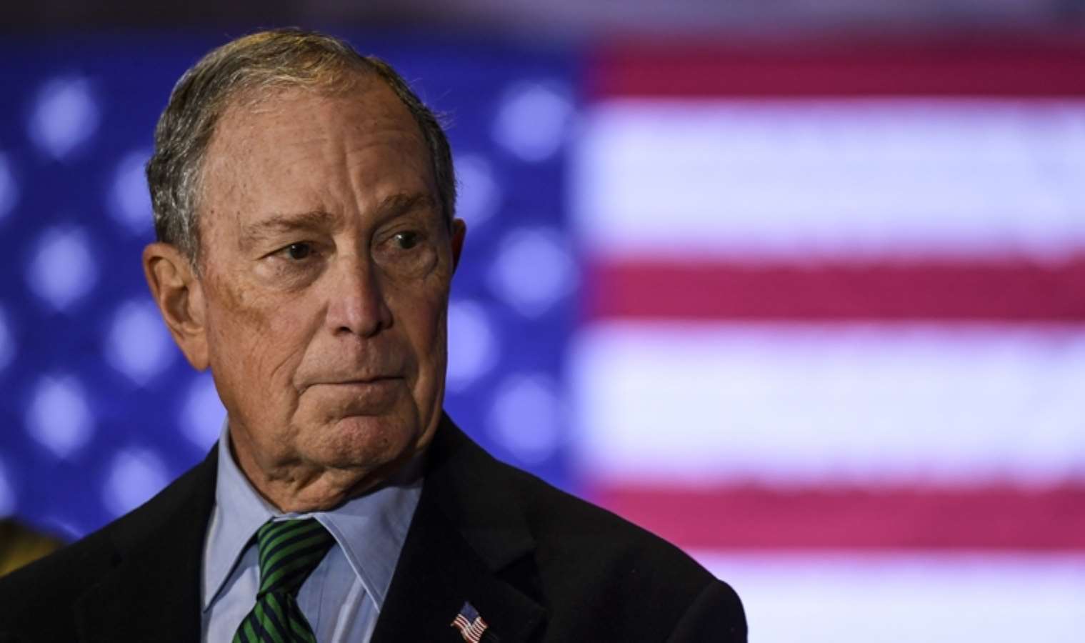 <p>12 - Finans, yazılım, veri ve medya şirketi Bloomberg'in CEO'su <strong>Michael Bloomberg. </strong></p>
<p>ABD'li iş insanı, 2002-2013 yılları arasında New York kenti belediye başkanıydı.</p>