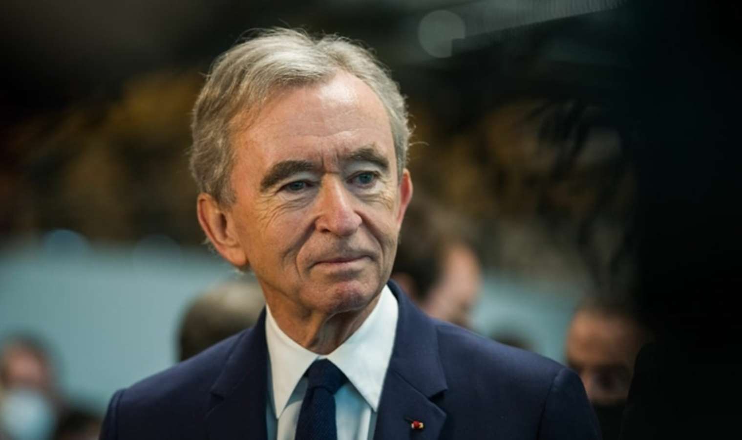 <p>2 -  Louis Vuitton ve Hennesy gibi lüks tüketim mallarını üreten LVMH holdinginin CEO'su Fransız <strong>Bernard Arnault.</strong></p>