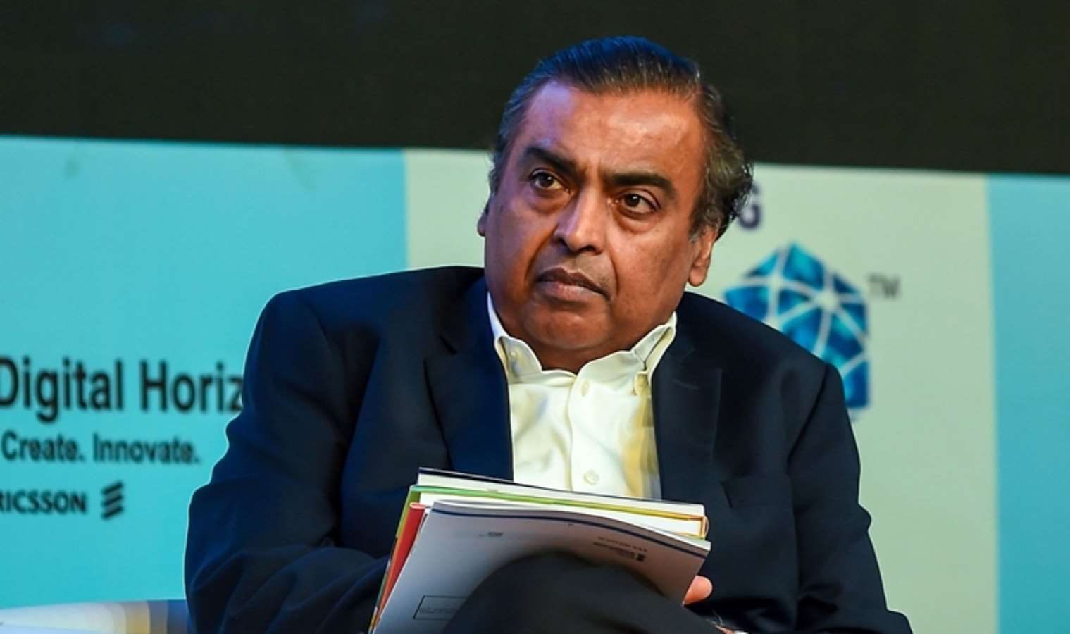 <p>13 -  Enerji, petrokimya, doğal gaz, perakende, telekomünikasyon alanlarında faaliyet gösteren Hindistan merkezli Reliance Endüstri'nin yönetim kurulu başkanı <strong>Mukesh Ambani.</strong></p>