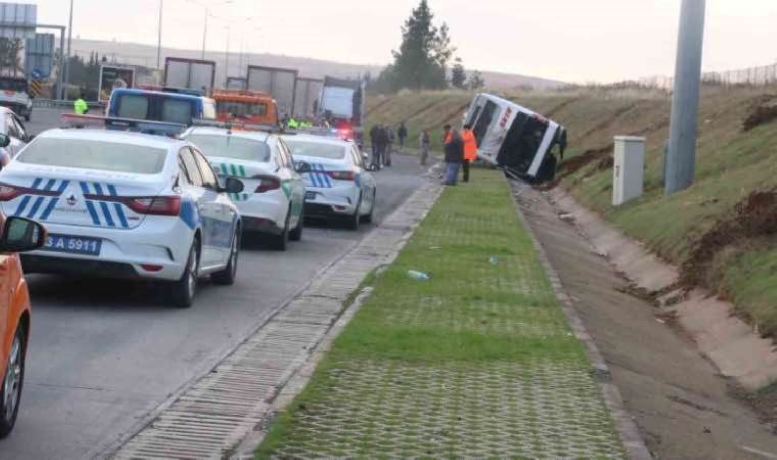 Şanlıurfada yolcu otobüsü ile TIR çarpıştı 10 yaralı Son Dakika