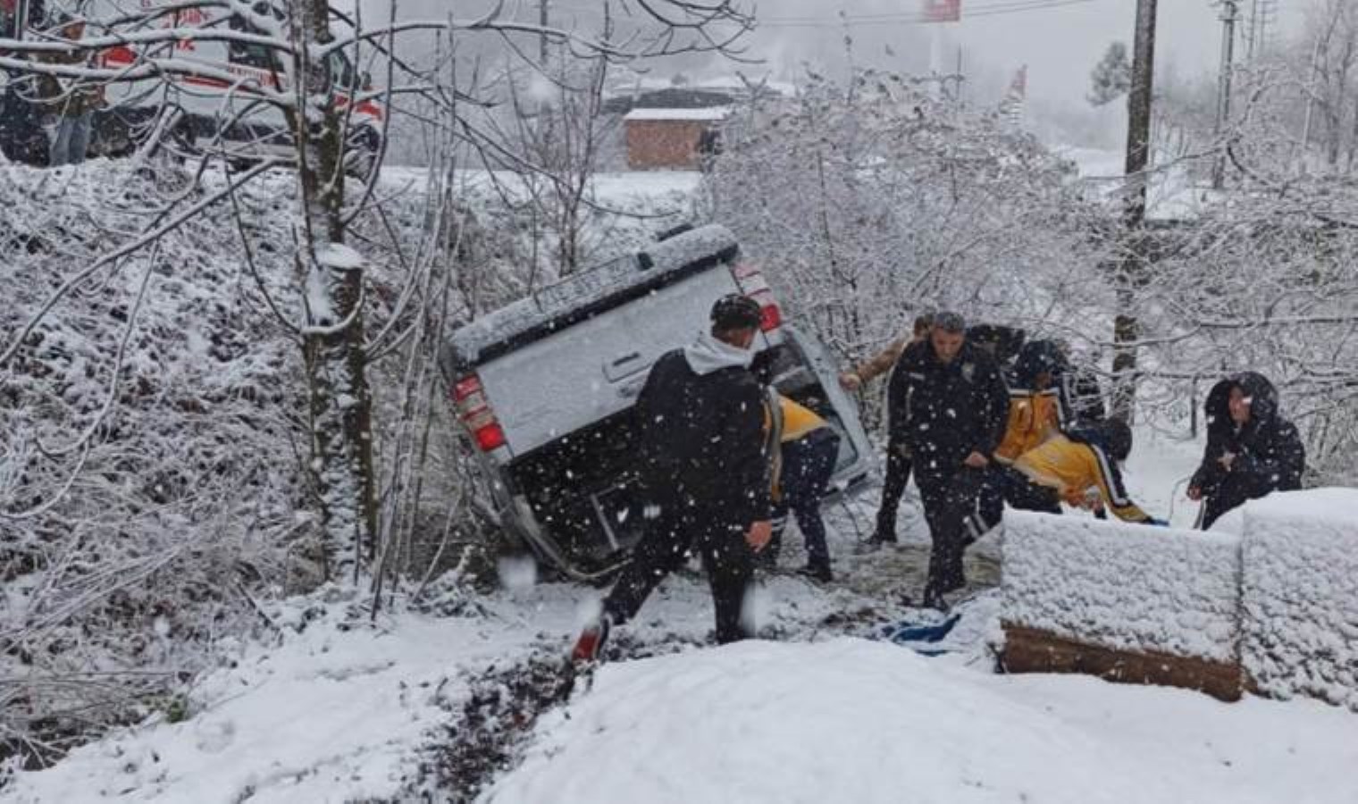 Orduda Kar Ya Kazaya Neden Oldu Kamyonet Bah Eye U Tu Kar Koca