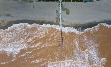 Karadeniz'e çamur aktı! Zonguldak ve Sakarya'da denizin rengi kahverengiye döndü