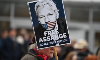 WikiLeaks kurucusu Assange’ın İngiltere’den ABD’ye iadesi askıya alındı