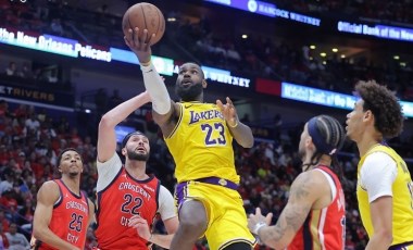 NBA'de LeBron James yıldızlaştı: Los Angeles Lakers play-off biletini kaptı!