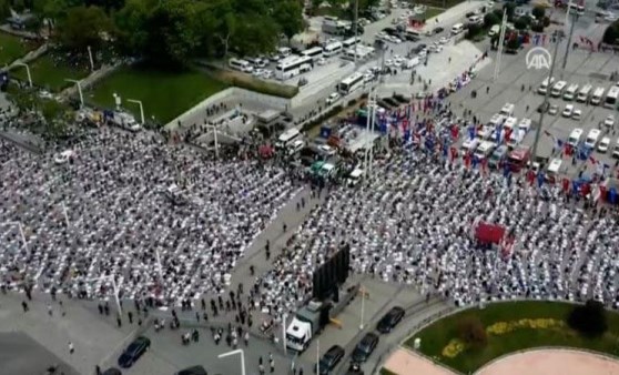 Taksim Camii açılışı! Koronavirüs unutuldu, yine bildik görüntüler