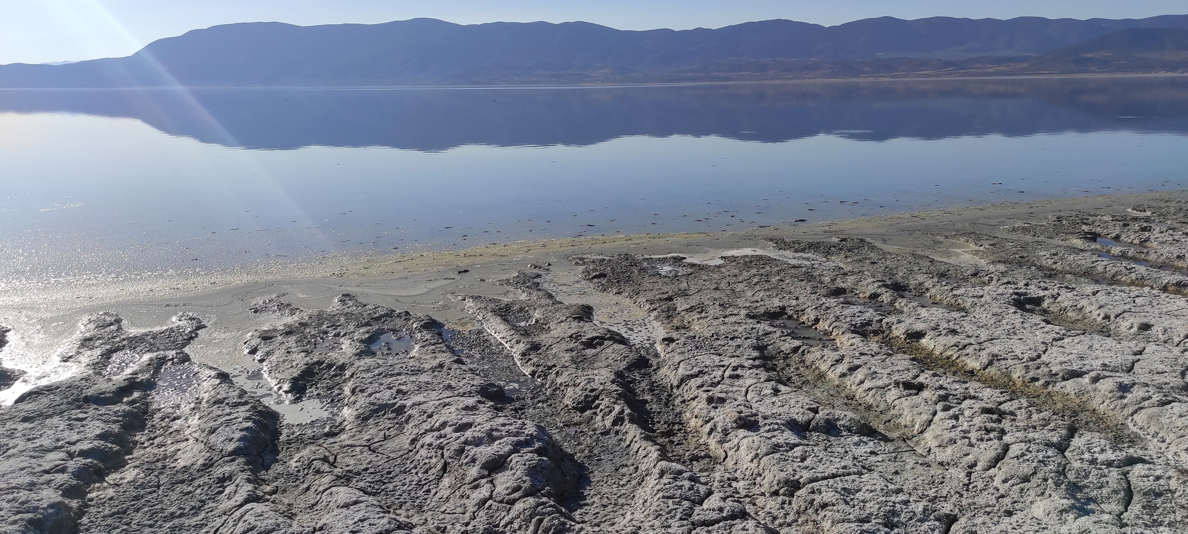 Burdur Gölü'nde korkutan görüntü: İskele havada kaldı