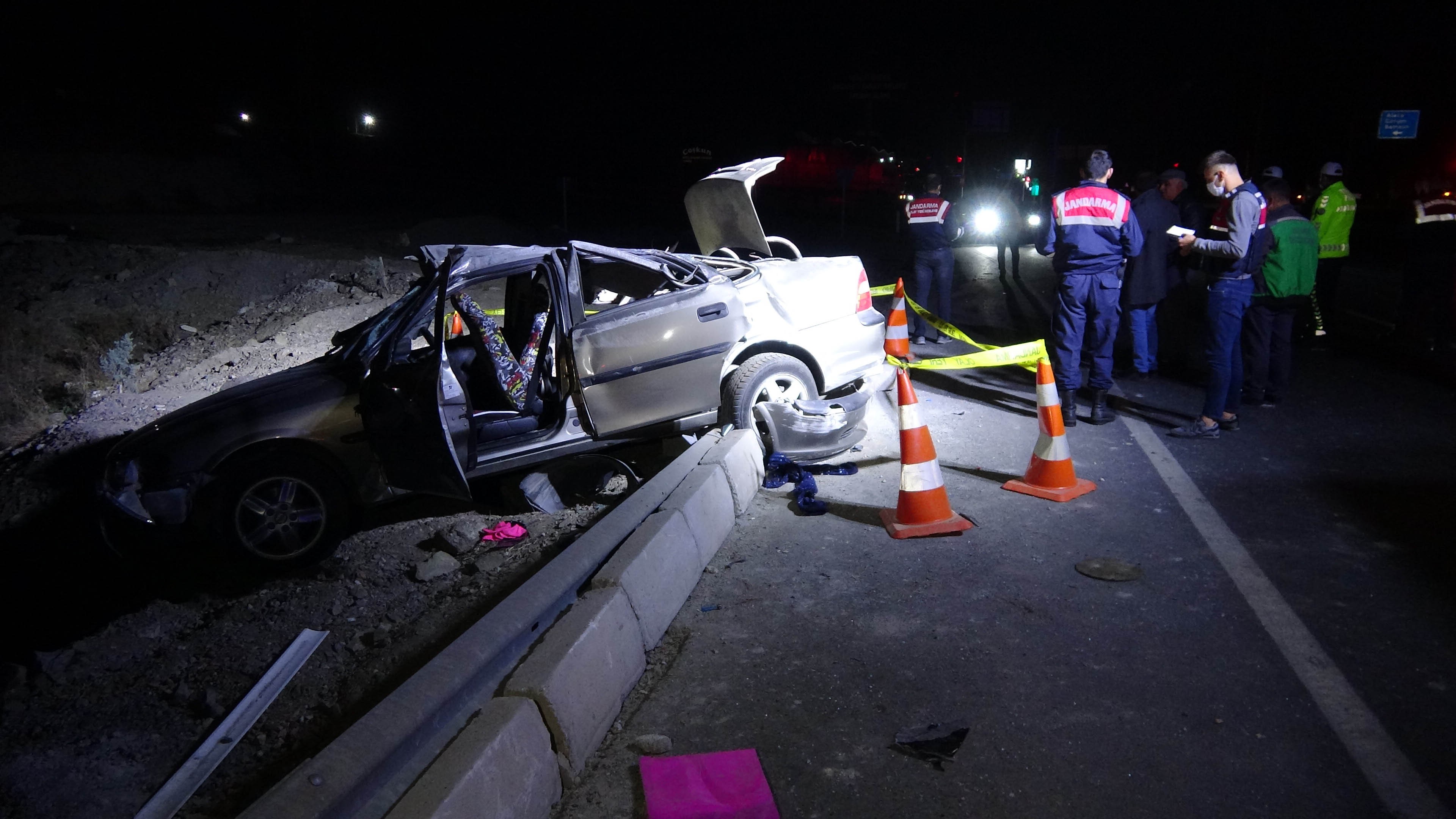 Yozgat'ta iki otomobil çarpıştı: 1 kişi yaşamını yitirdi, 6 kişi yaralandı