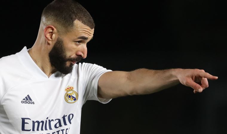 Real Madrid'in yıldız futbolcusu Karim Benzema hacamat yaptırdı