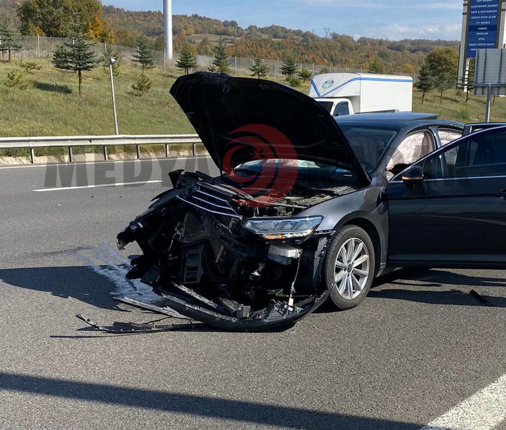 Hande Fırat trafik kazası geçirdi