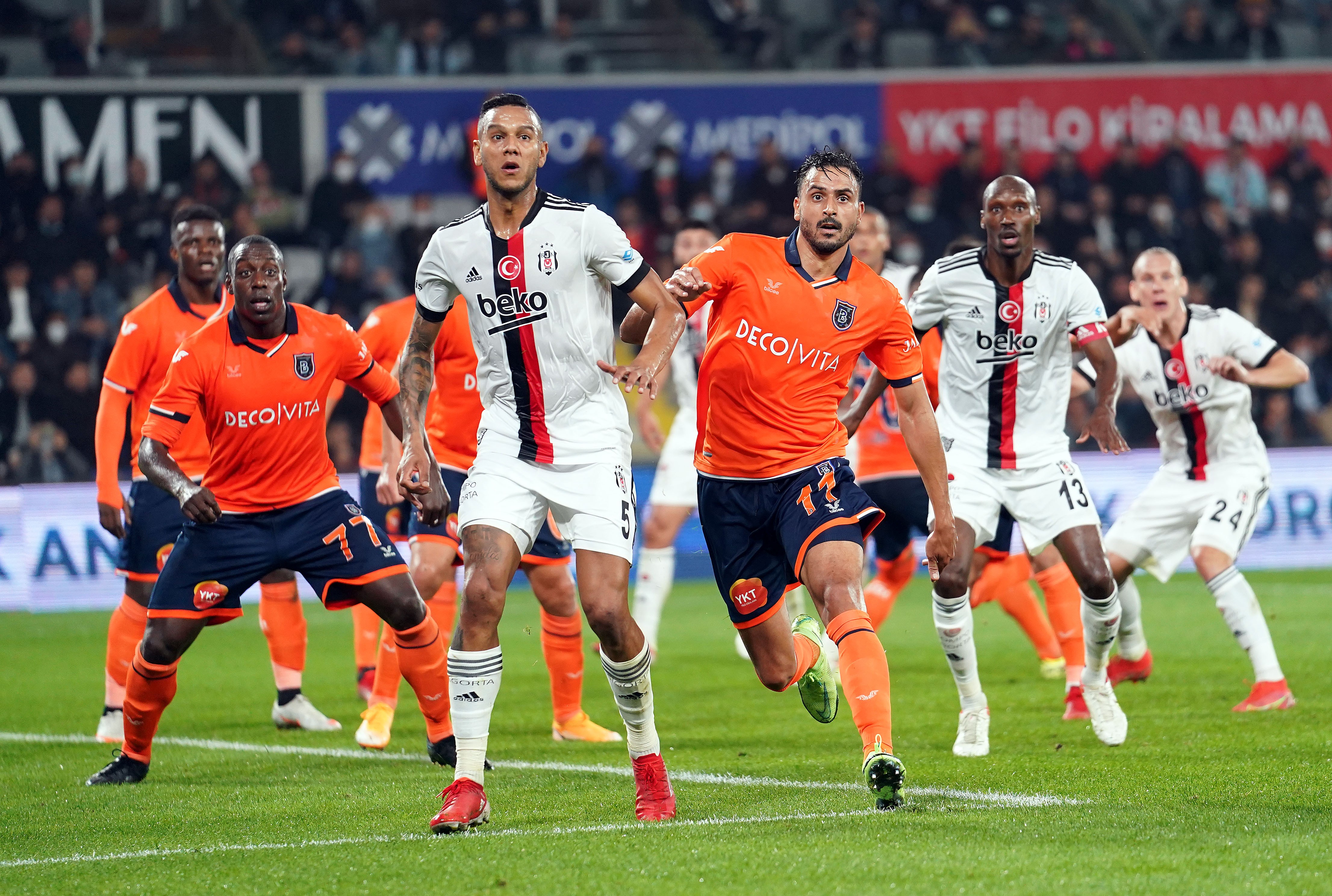 Zorlu maçta 3 puan Başakşehir'in! Başakşehir 3 - 2 Beşiktaş