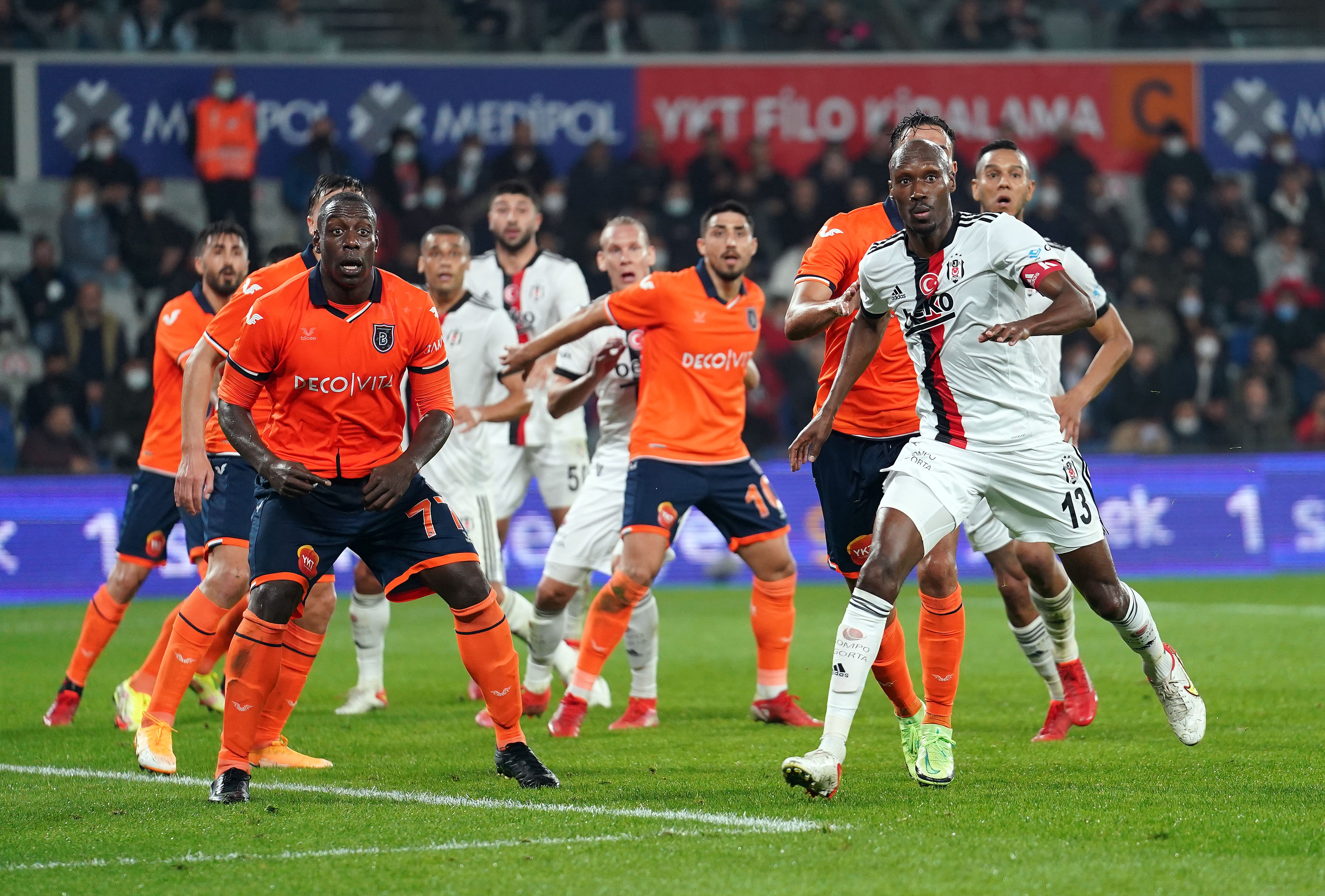 Zorlu maçta 3 puan Başakşehir'in! Başakşehir 3 - 2 Beşiktaş