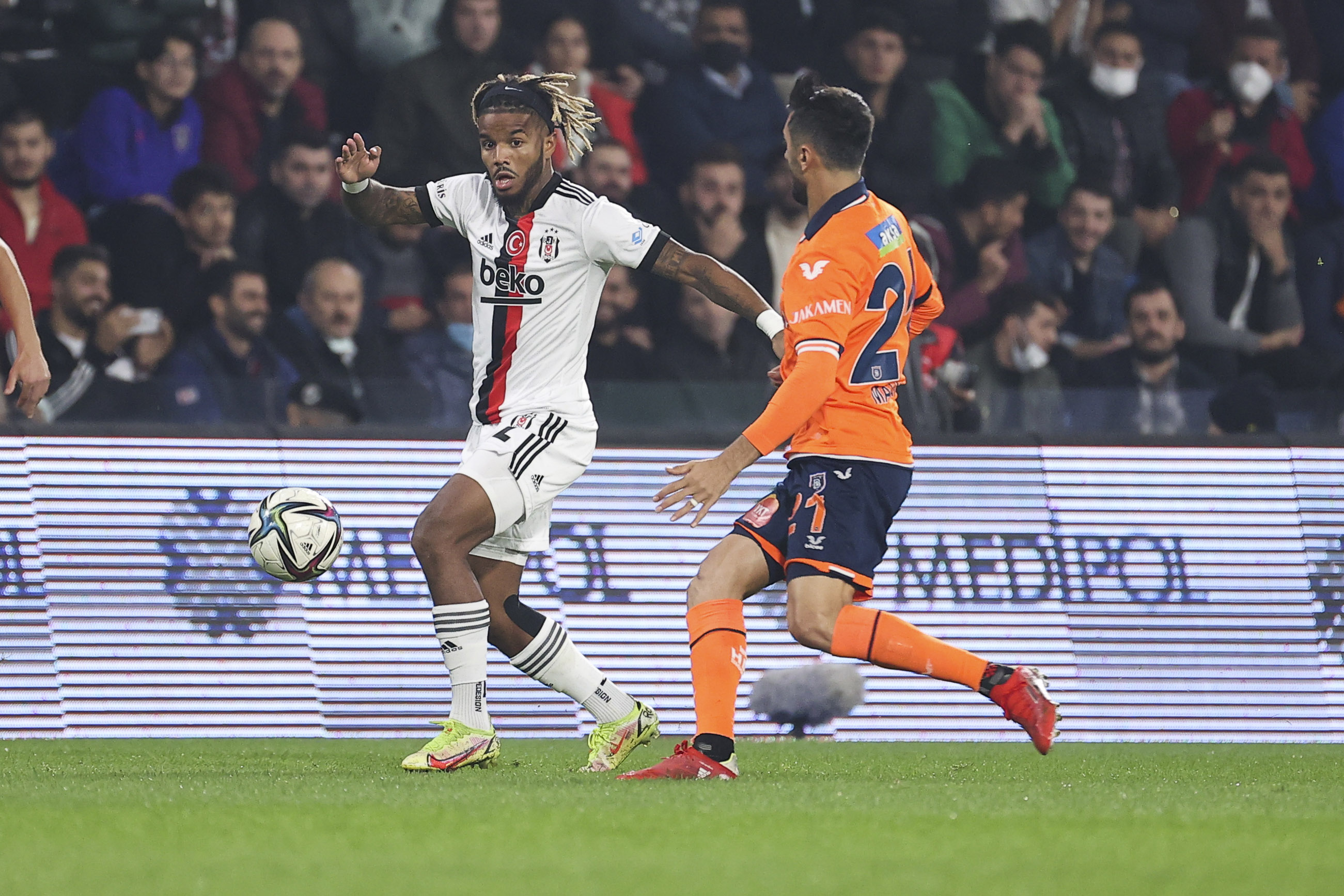 Zorlu maçta 3 puan Başakşehir'in! Başakşehir 3 - 2 Beşiktaş