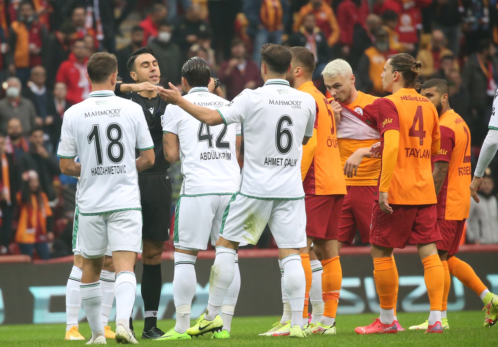 Galatasaray, Mohamed ile 3 puanı aldı! Galatasaray 1-0 Konyaspor