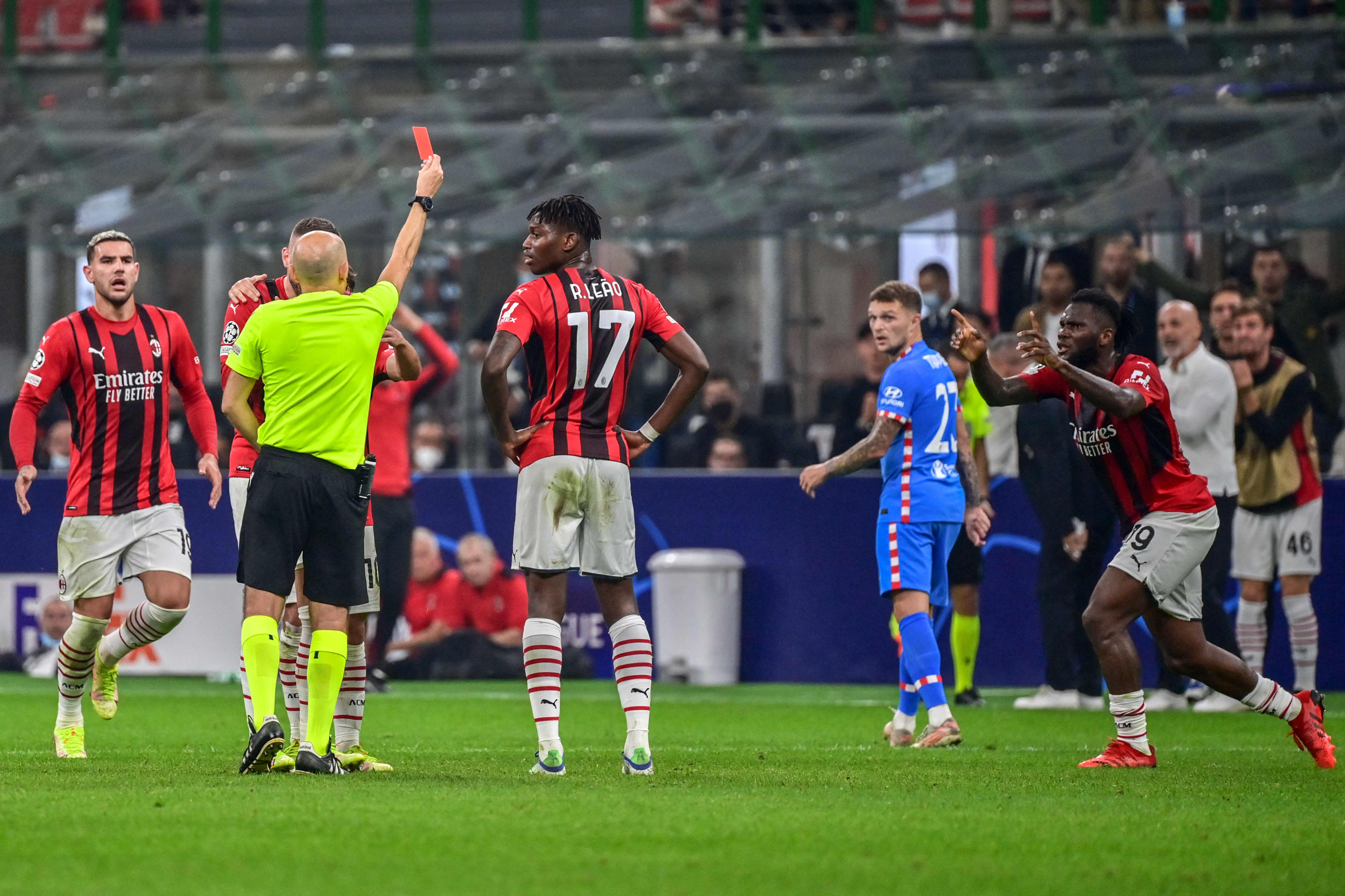 Milan, Atletico Madrid maçından sonra Cüneyt Çakır’ı UEFA’ya şikayet etti