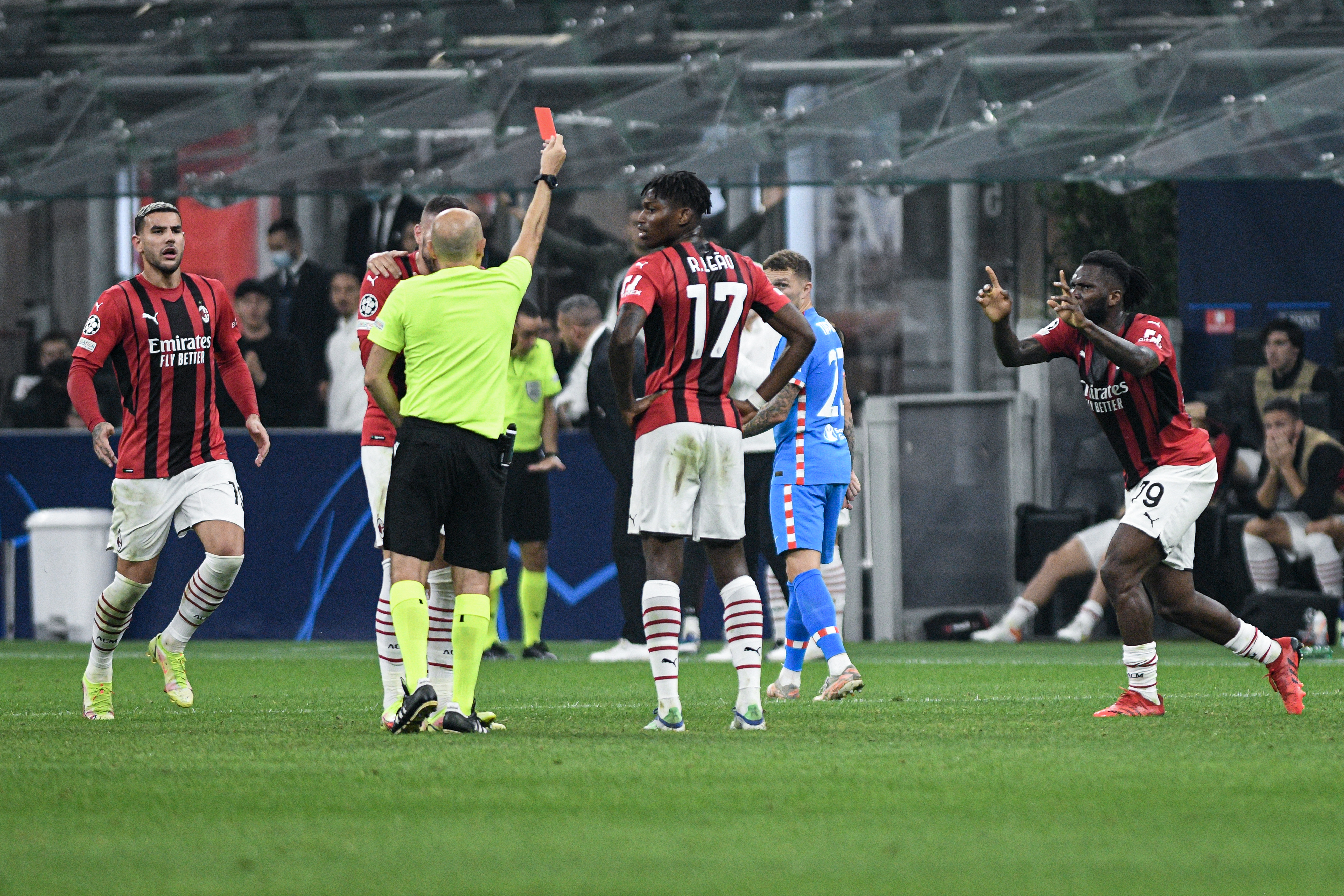 Milan, Atletico Madrid maçından sonra Cüneyt Çakır’ı UEFA’ya şikayet etti