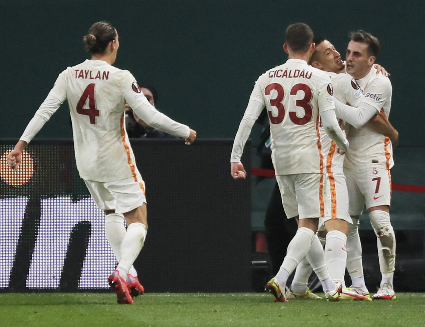 Galatasaray, Lokomotiv Moskova'yı yenerek bir ilke imza attı