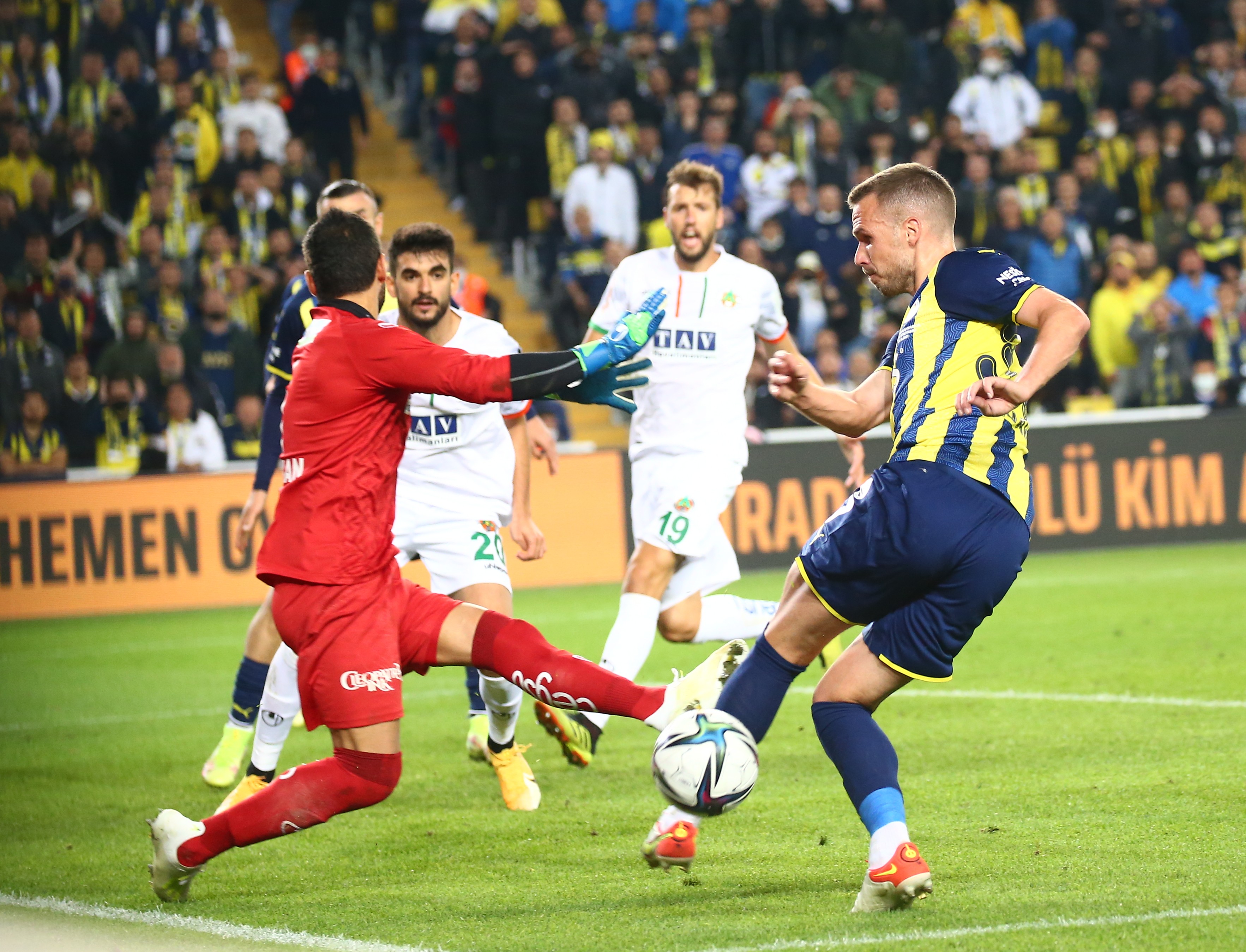 Volkan Demirel'den Pereira'ya sert eleştiri!