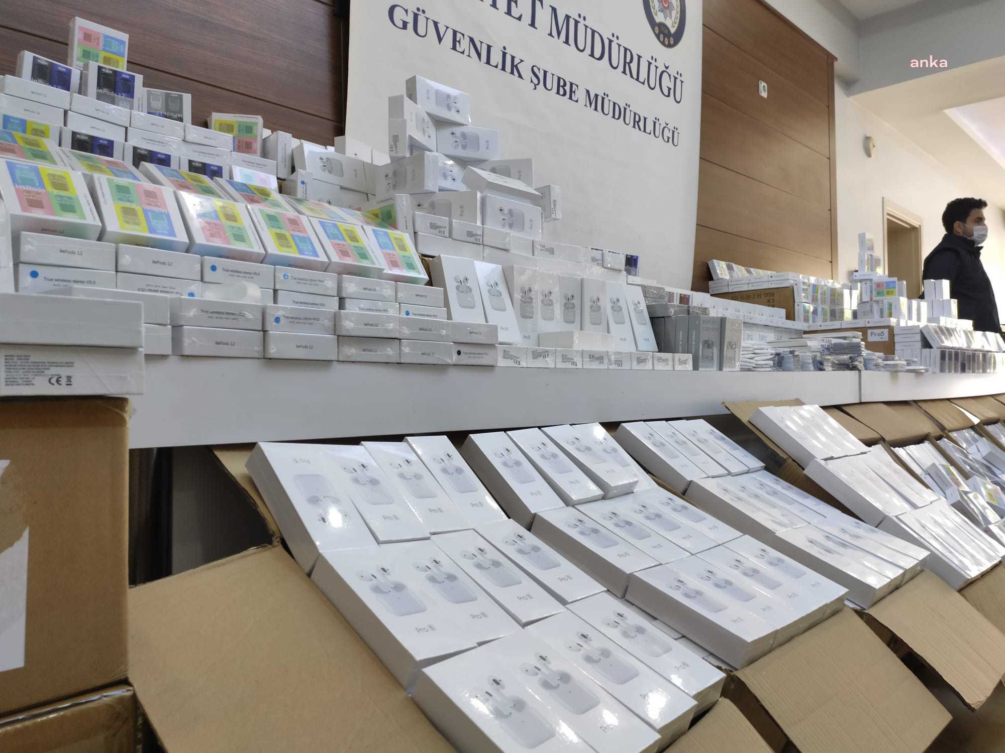 Son dakika: İstanbul'da 84 milyon lira değerinde taklit ürün ele geçirildi