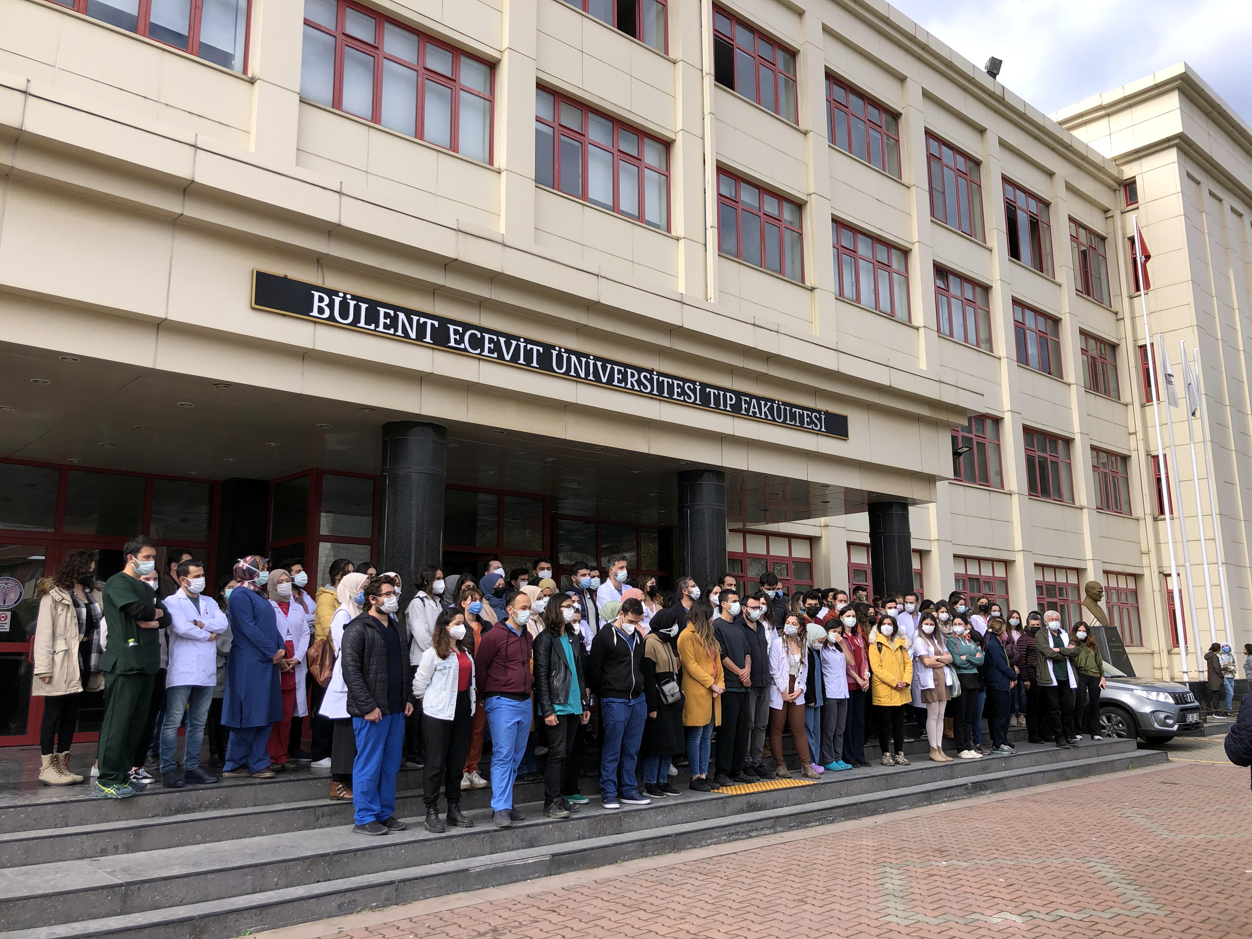 Doktorlardan eylem: 36 saatlik nöbetin ardından kazada can vermişti