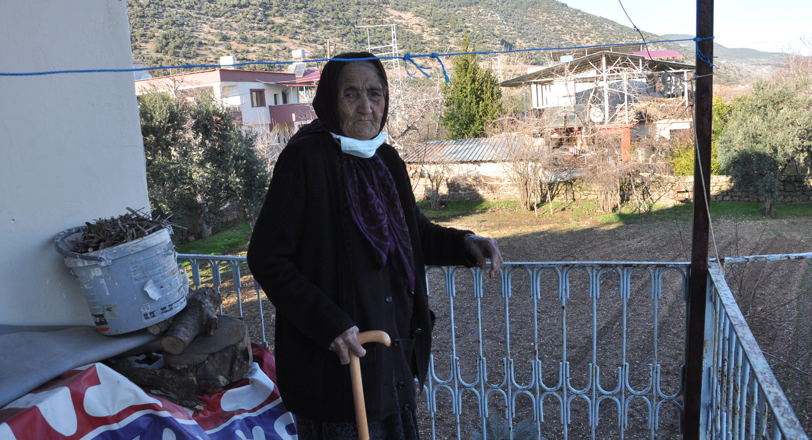 111 yaşındaki Fatma Tıraş: Boyum yetmeyince bir taşın üzerine çıkıp Atatürk'ü gördüm