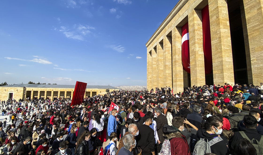 Cumhuriyetin 98'inci yılında Anıtkabir'de ziyaretçi yoğunluğu yaşandı