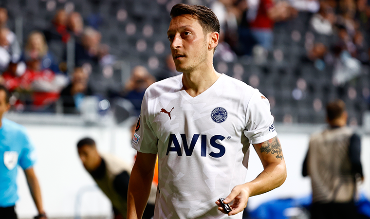 Fenerbahçe'nin Konyaspor kafilesinde Mesut Özil yer almadı