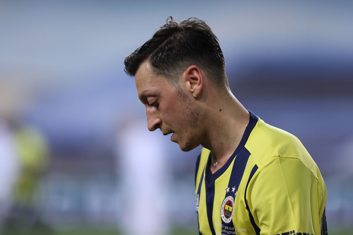 Fenerbahçe'nin Konyaspor kafilesinde Mesut Özil yer almadı