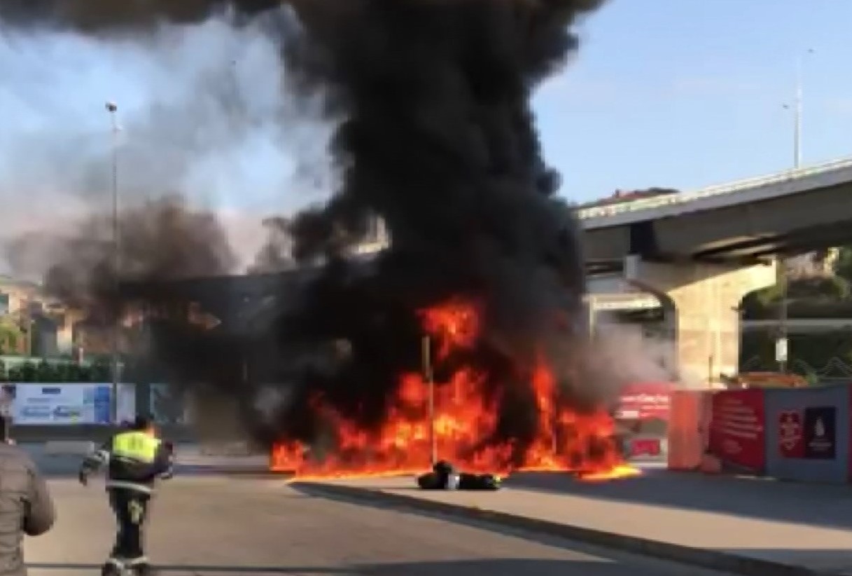 Kadıköy’de cip alev alev yandı