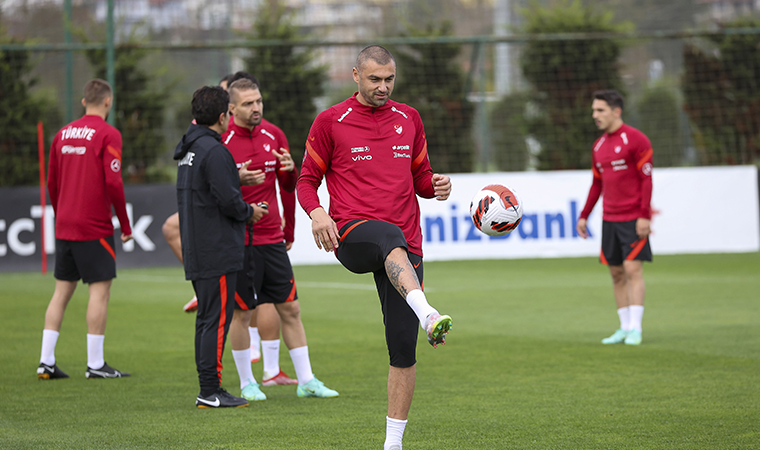 A Milli futbolcu Burak Yılmaz, Norveç maçı öncesi açıklamalarda bulundu