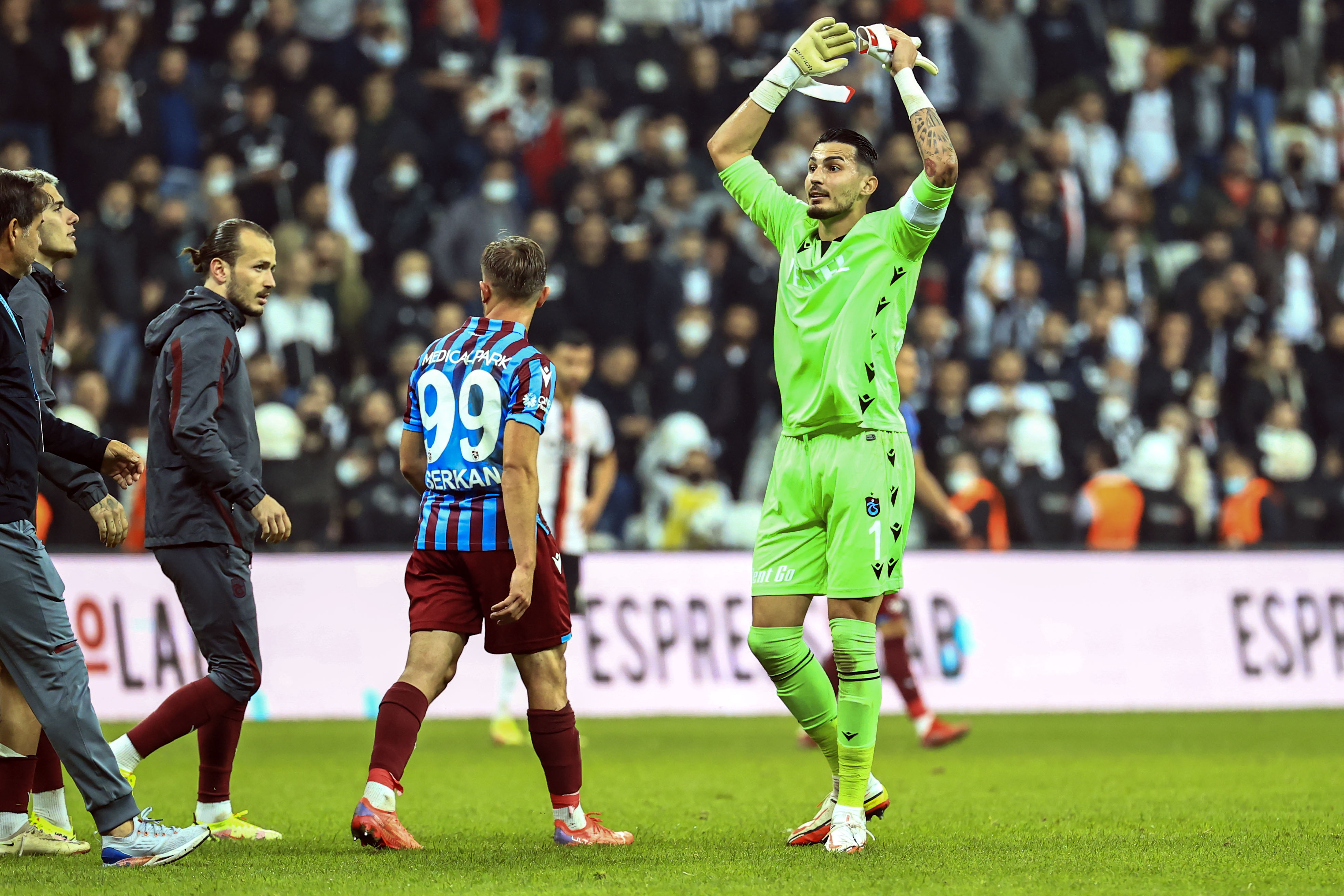 Tümer Metin'den Uğurcan Çakır tepkisi: Futbolcunun ailesine dokunamazsın