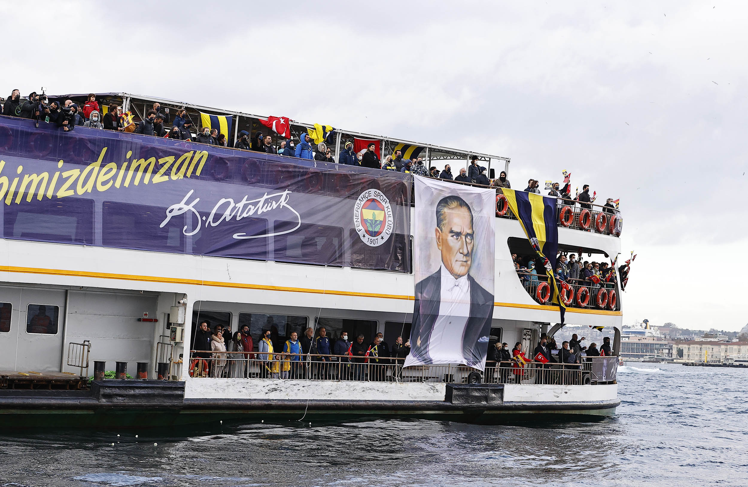 Fenerbahçe, Atatürk'ü Dolmabahçe'de andı