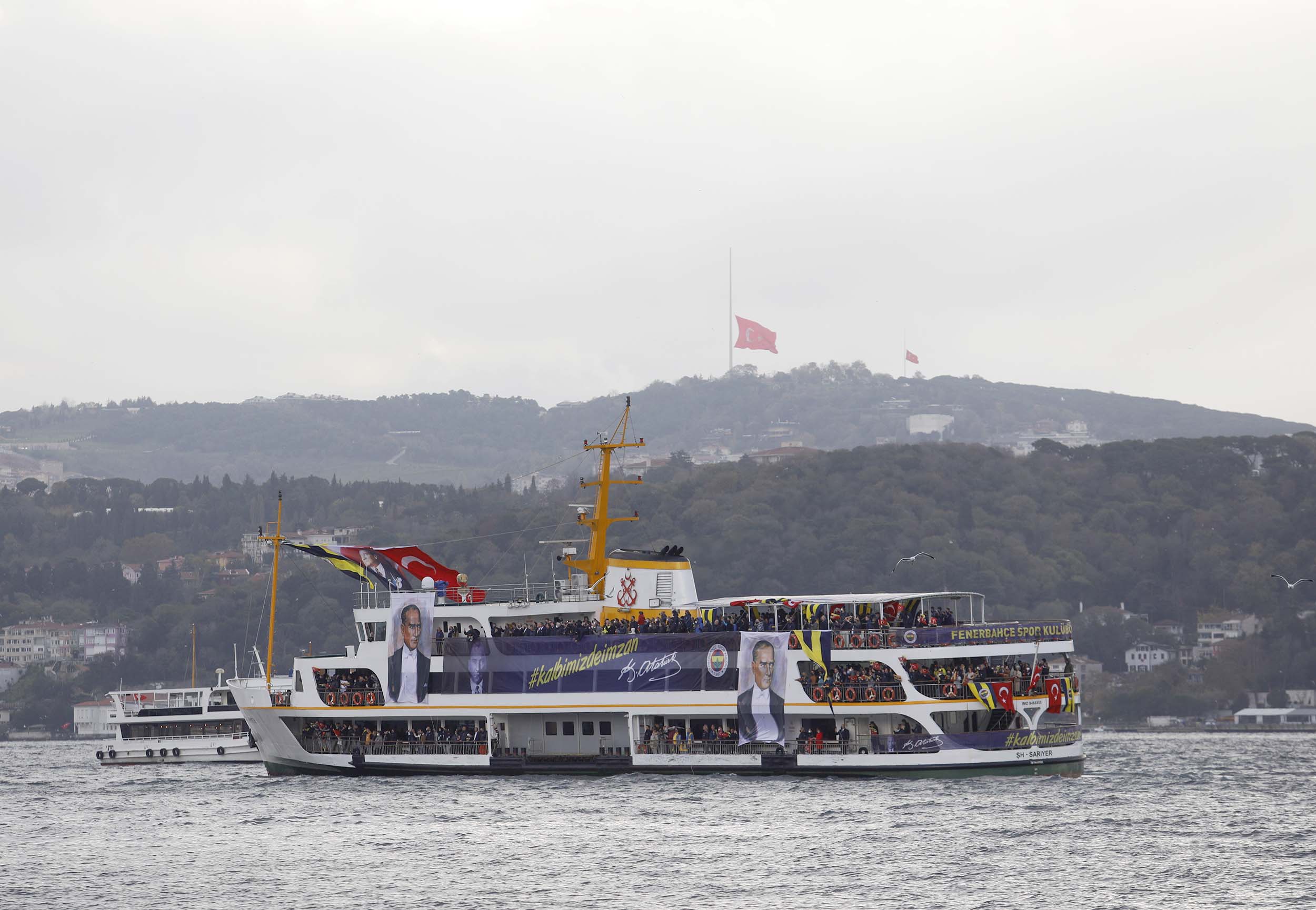 Fenerbahçe, Atatürk'ü Dolmabahçe'de andı