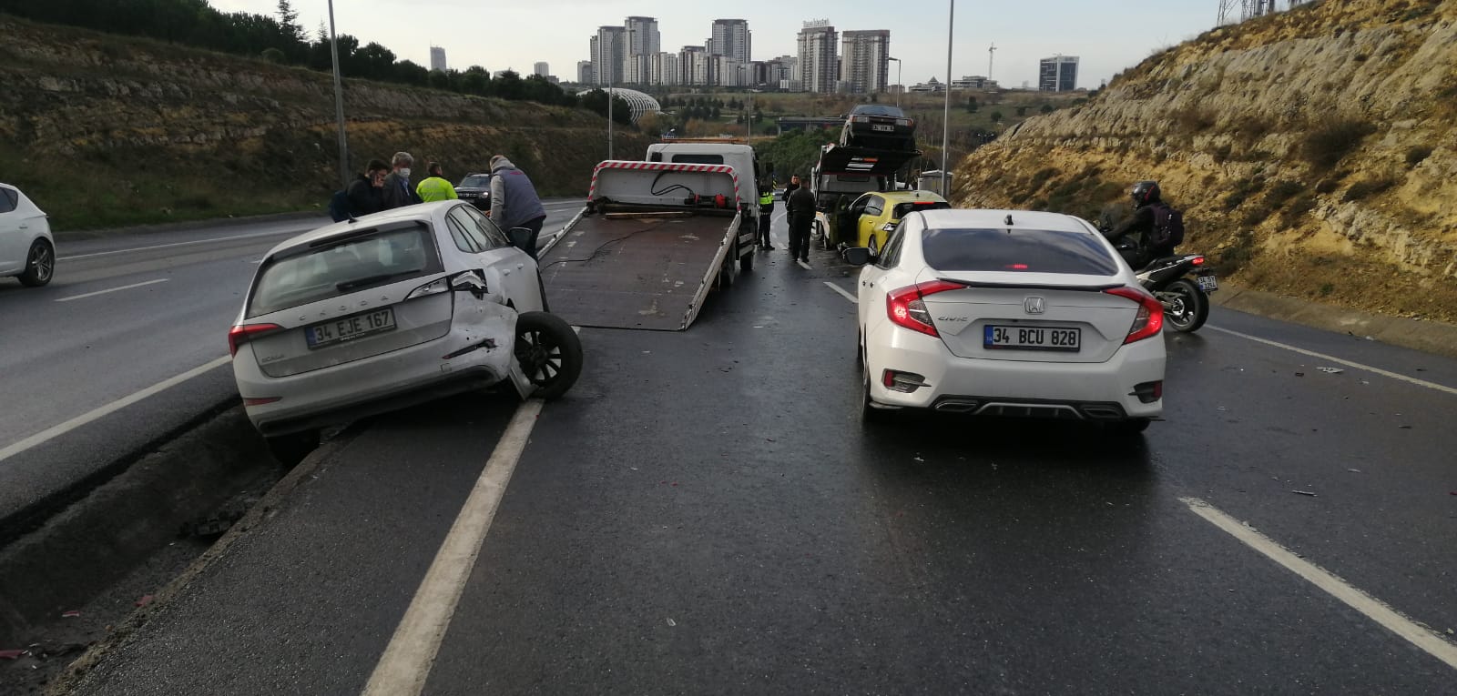 Başakşehir’de 9 araçlı zincirleme kazalarda 2 kişi yaralandı