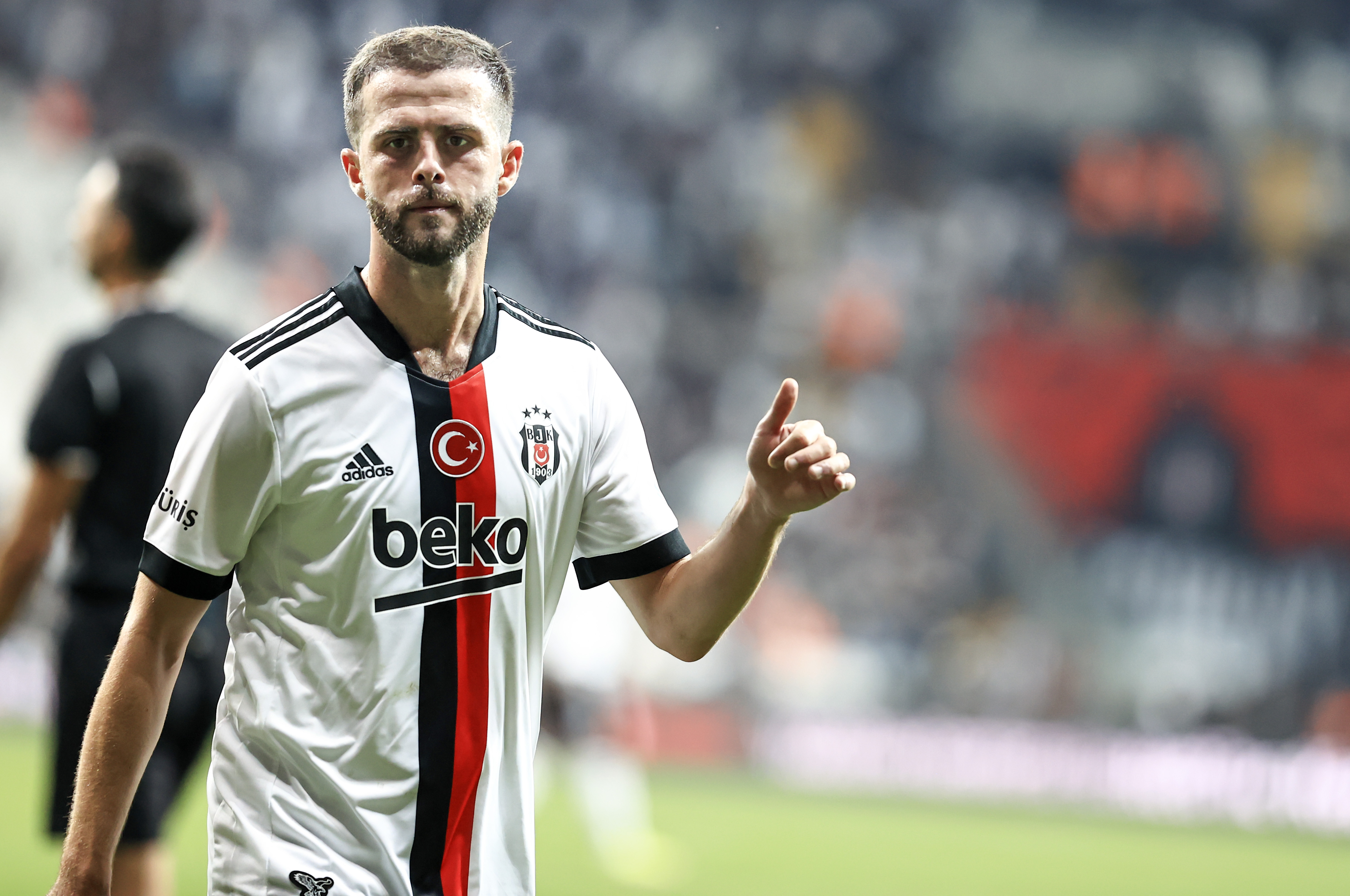 Yıldız oyuncu Miralem Pjanic'e tepki büyüyor