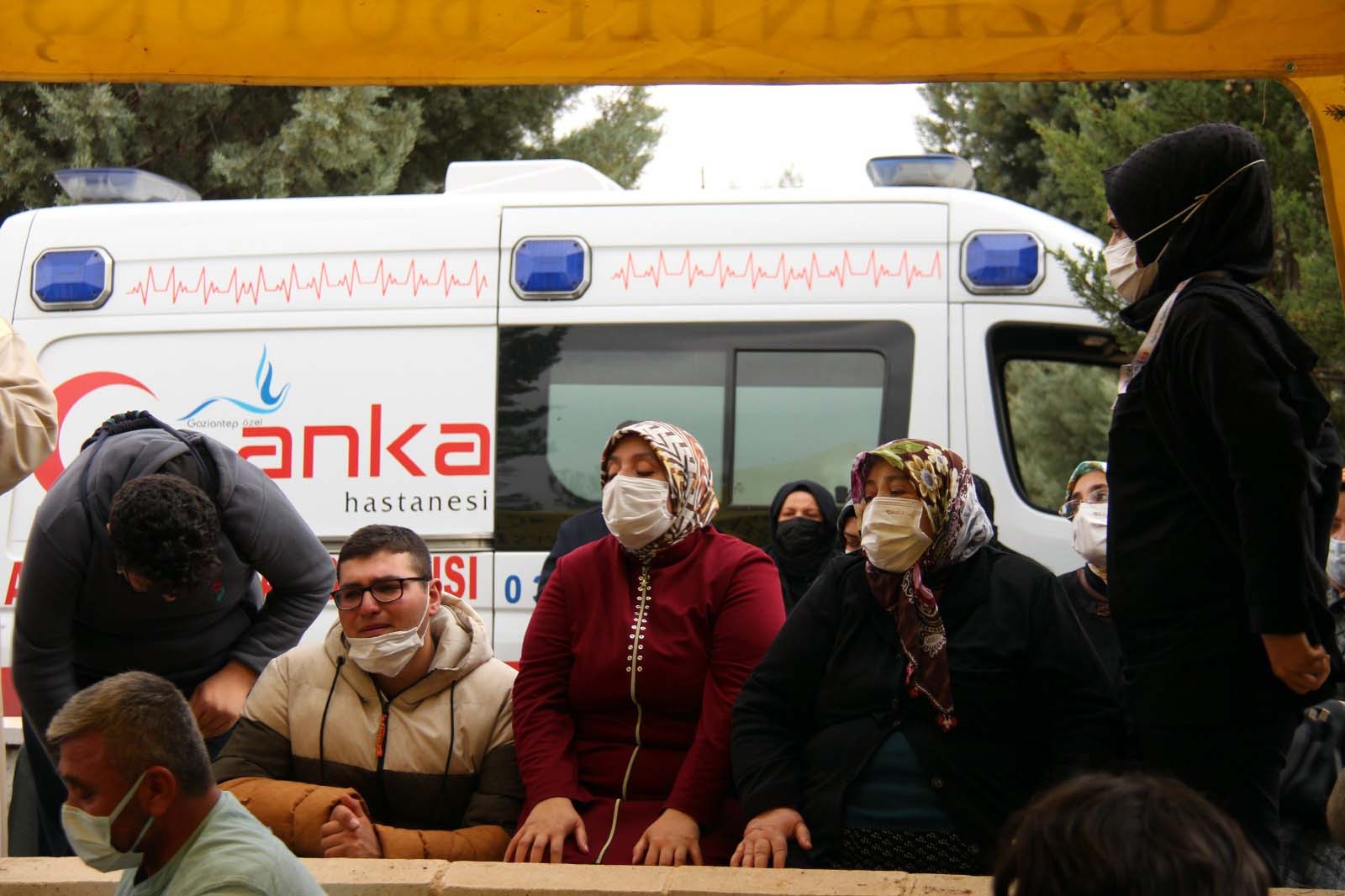 Baba - oğul, 5 gün arayla koronavirüsten öldü