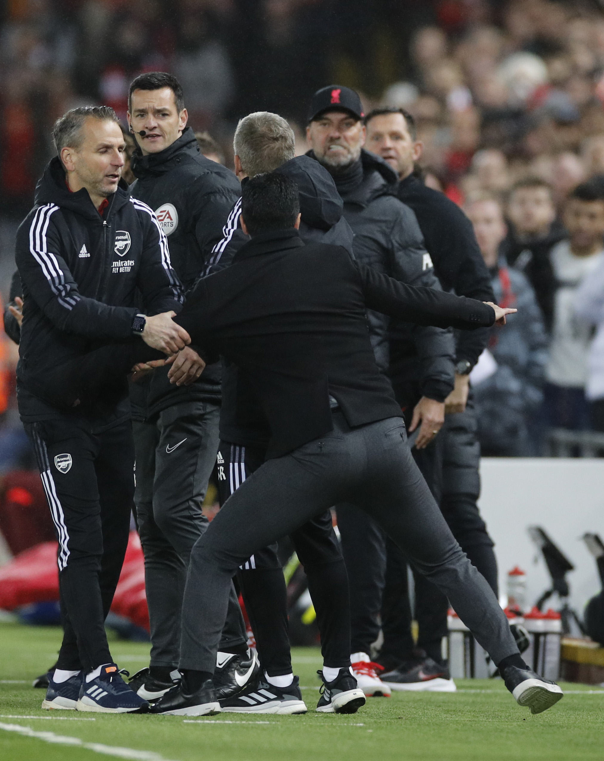 Klopp ve Arteta birbirine girdi!