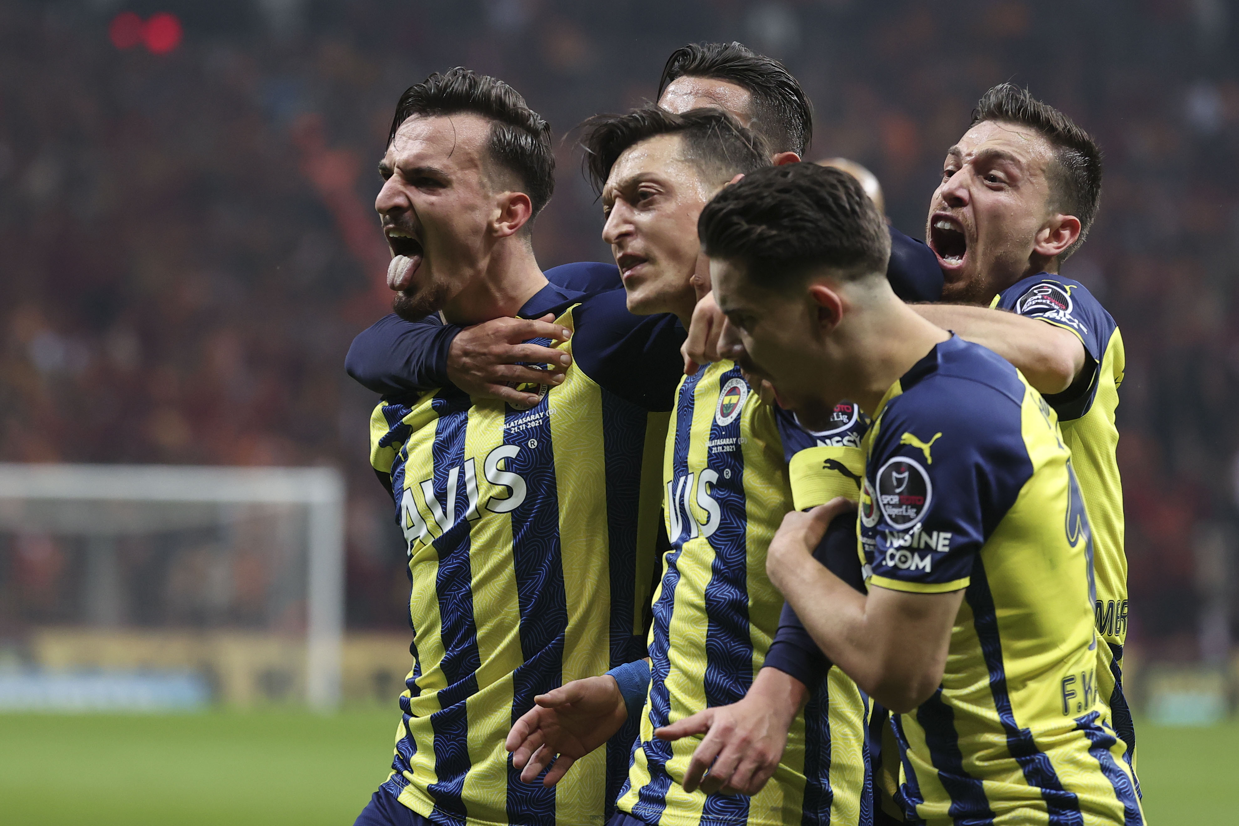 Galatasaray Fenerbahce Derbisi Avrupa Basininda